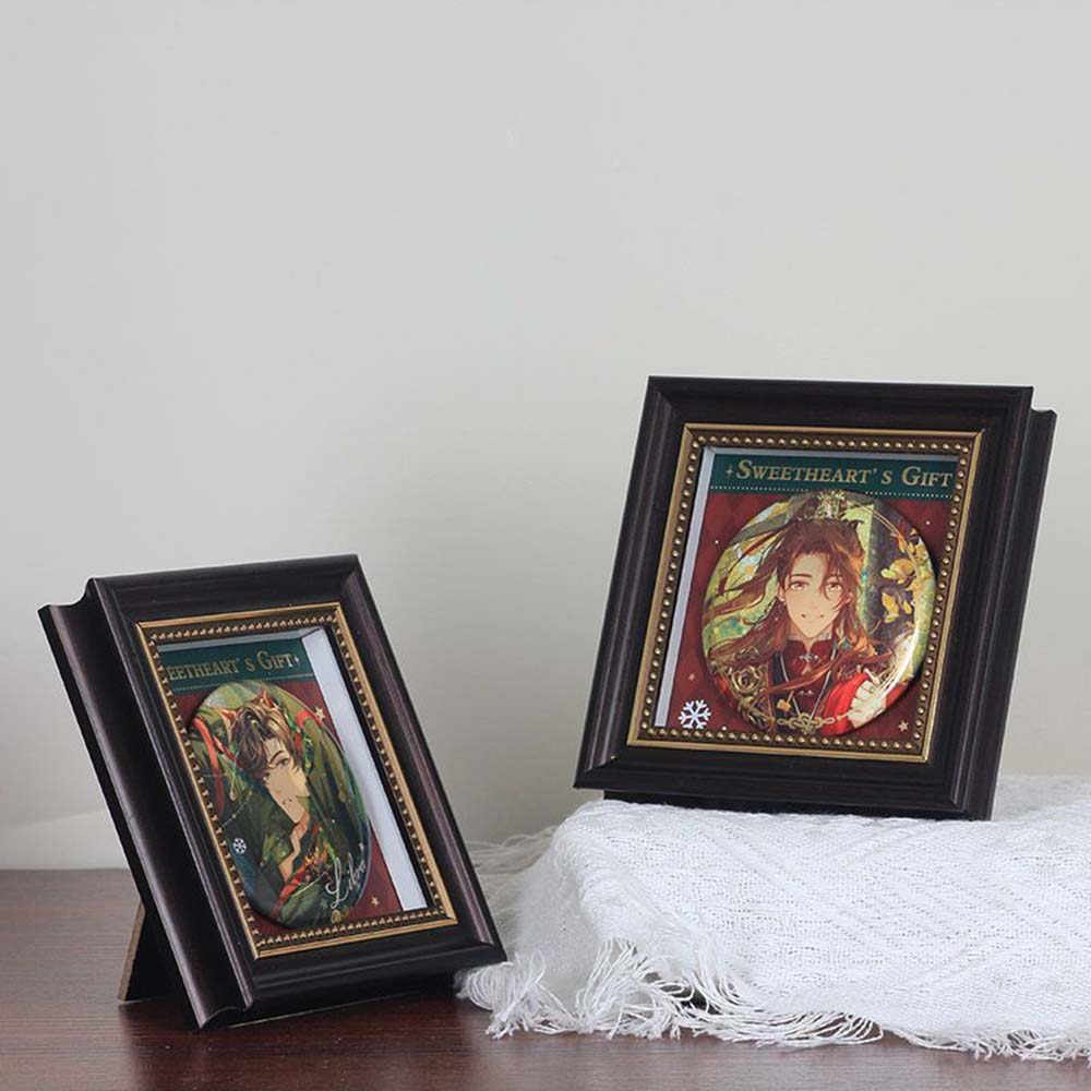 Frame Display Wood - กรอบไม้โชว์ตราสัญลักษณ์สไตล์เรโทรแบบใหม่ พร้อมขาตั้ง ที่เก็บตราสัญลักษณ์ทรงกลมขนาด 58 มม. 65