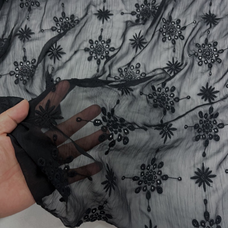 ผ้าชีฟองสีดำกึ่งโปร่งแสงลายปัก - Embroidery Knot บทวิจารณ์และราคา