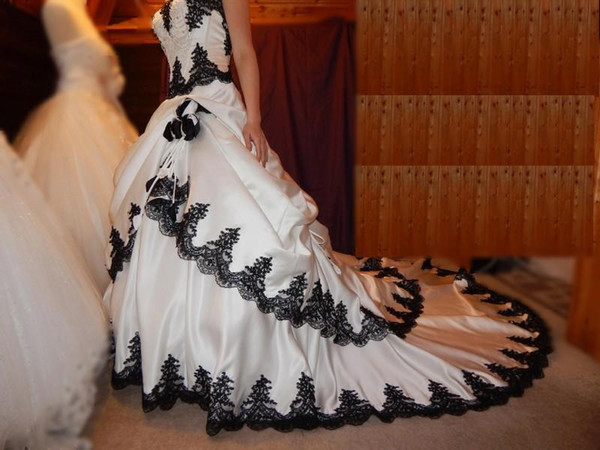 ชุดแต่งงานสไตล์วินเทจ โกธิค สี - Embroidery Gothic บทวิจารณ์และราคา